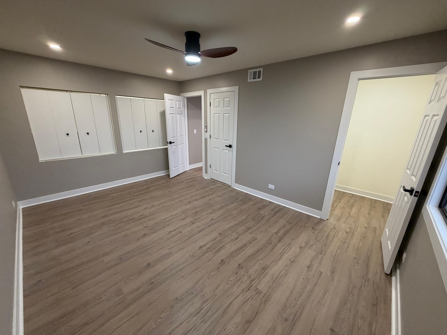 208 Albert Drive, Vernon Hills, IL 60061