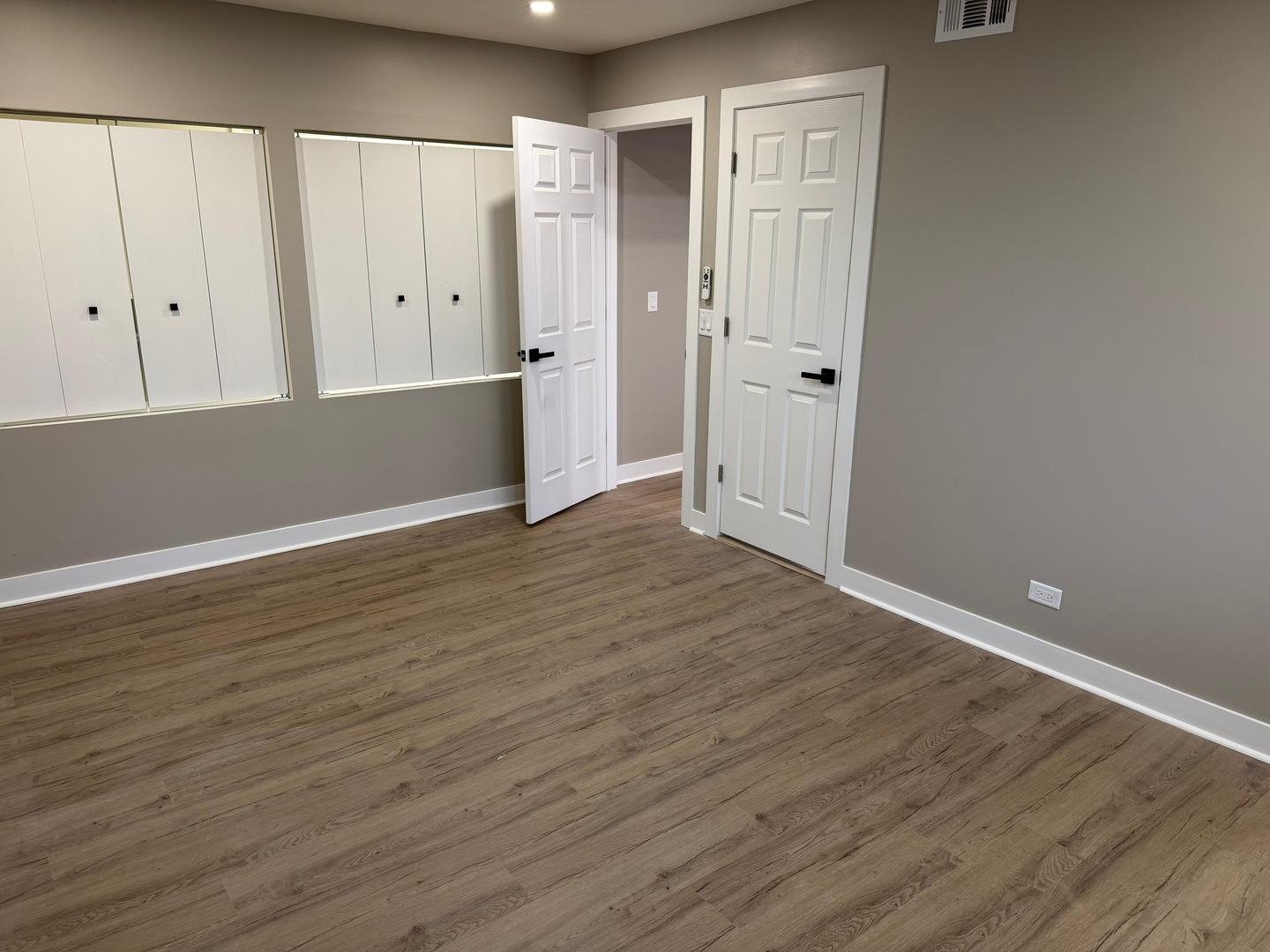 208 Albert Drive, Vernon Hills, IL 60061