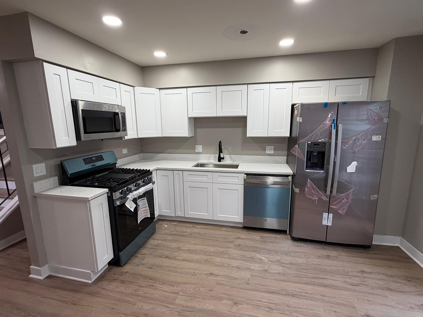 208 Albert Drive, Vernon Hills, IL 60061