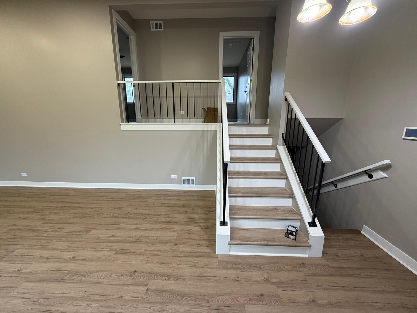 208 Albert Drive, Vernon Hills, IL 60061