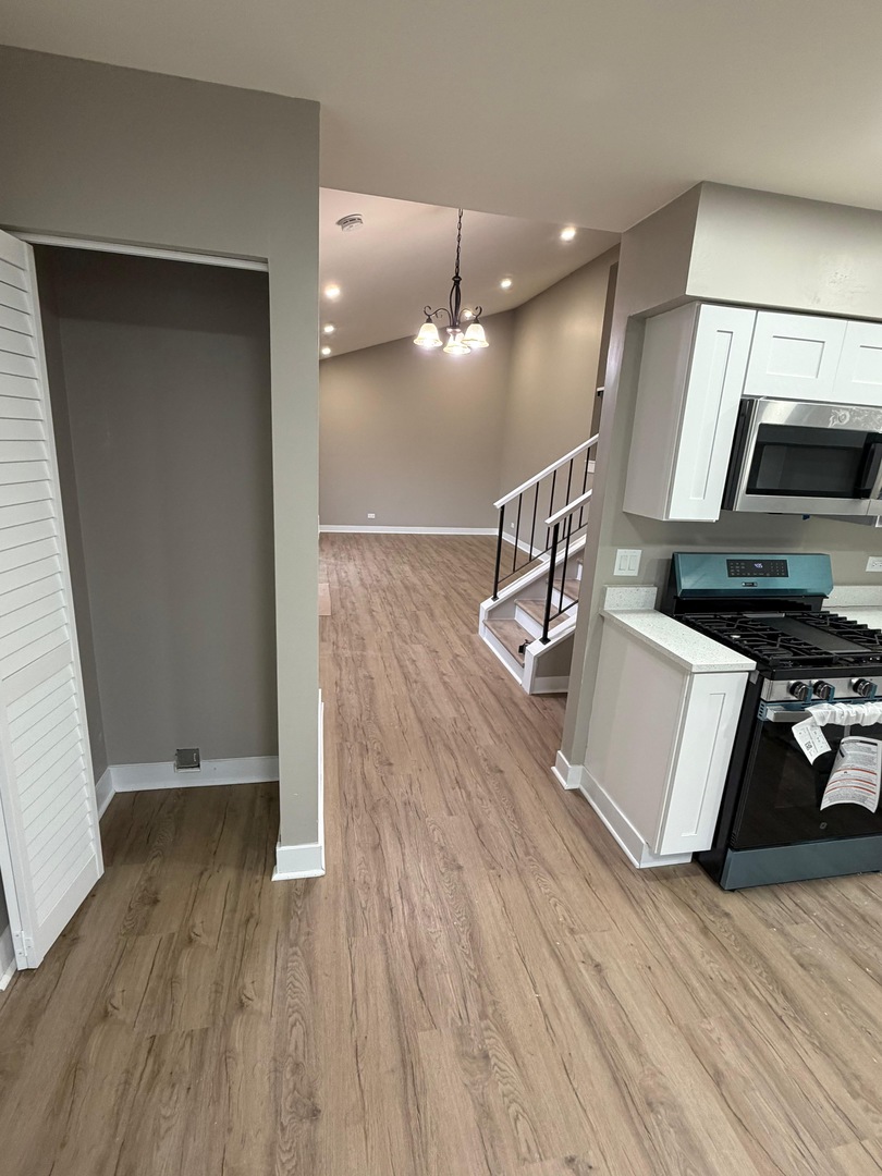 208 Albert Drive, Vernon Hills, IL 60061