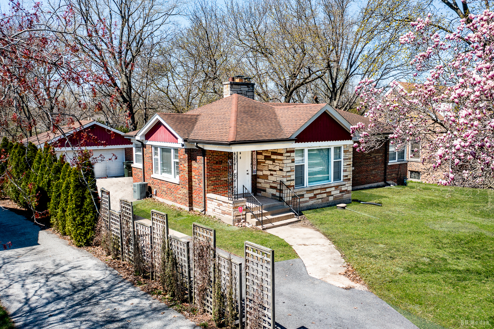 618 Dundee Avenue, Flossmoor, IL 60422