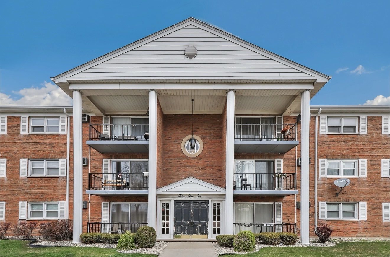 4410 W 111th Street #302, Oak Lawn, IL 60453