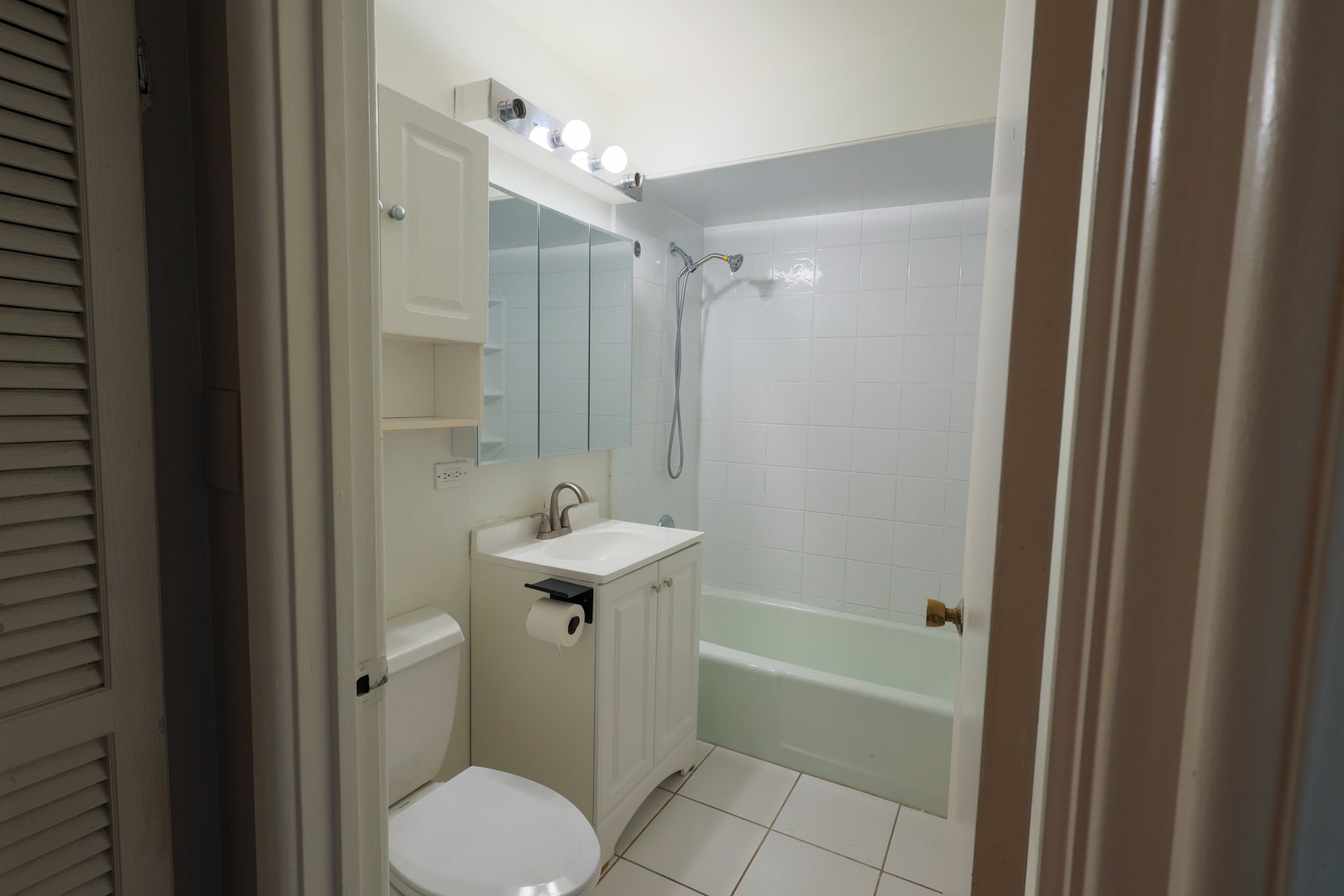 4410 W 111th Street #302, Oak Lawn, IL 60453