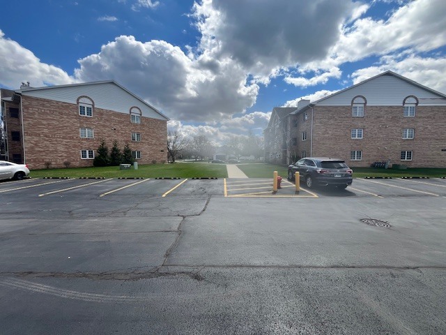 18320 Robin Lane #D2, Homewood, IL 60430