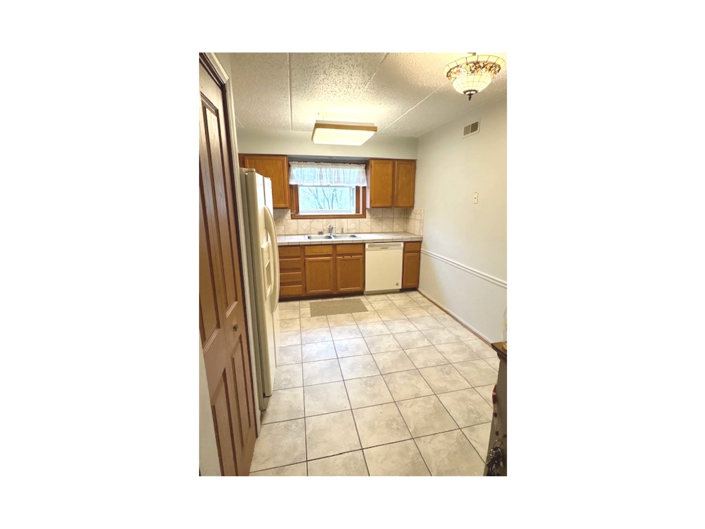 18320 Robin Lane #D2, Homewood, IL 60430