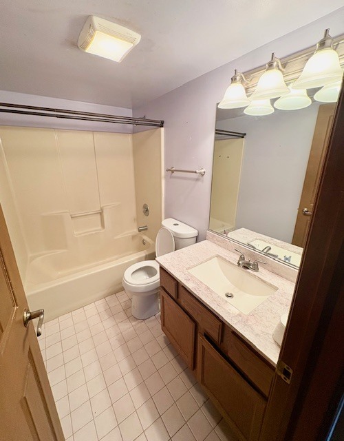 18320 Robin Lane #D2, Homewood, IL 60430