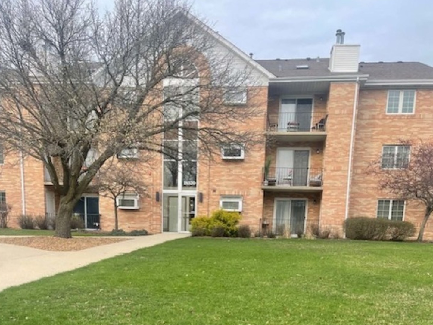 18320 Robin Lane #D2, Homewood, IL 60430