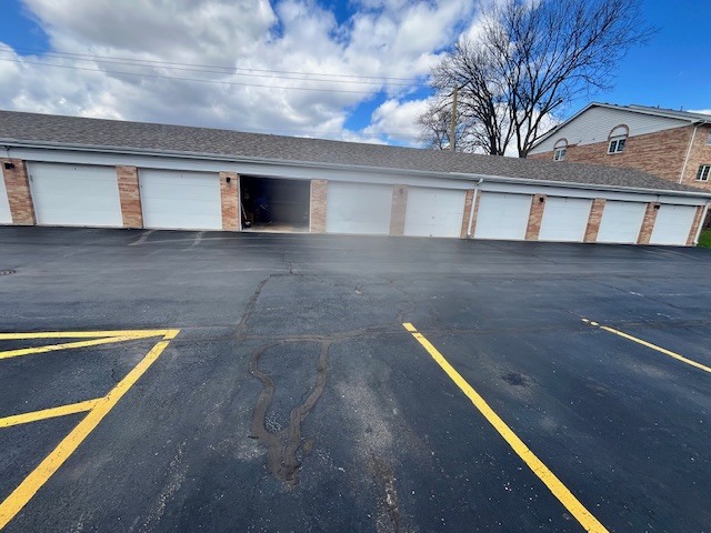 18320 Robin Lane #D2, Homewood, IL 60430