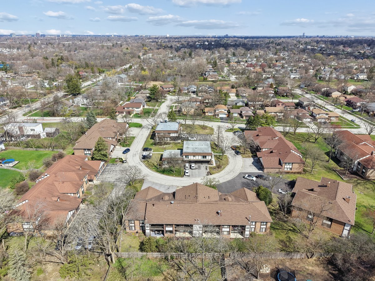 5851 Doe Circle #5851, Westmont, IL 60559