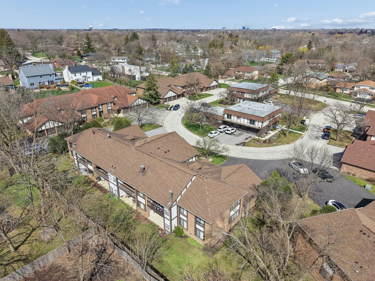 5851 Doe Circle #5851, Westmont, IL 60559