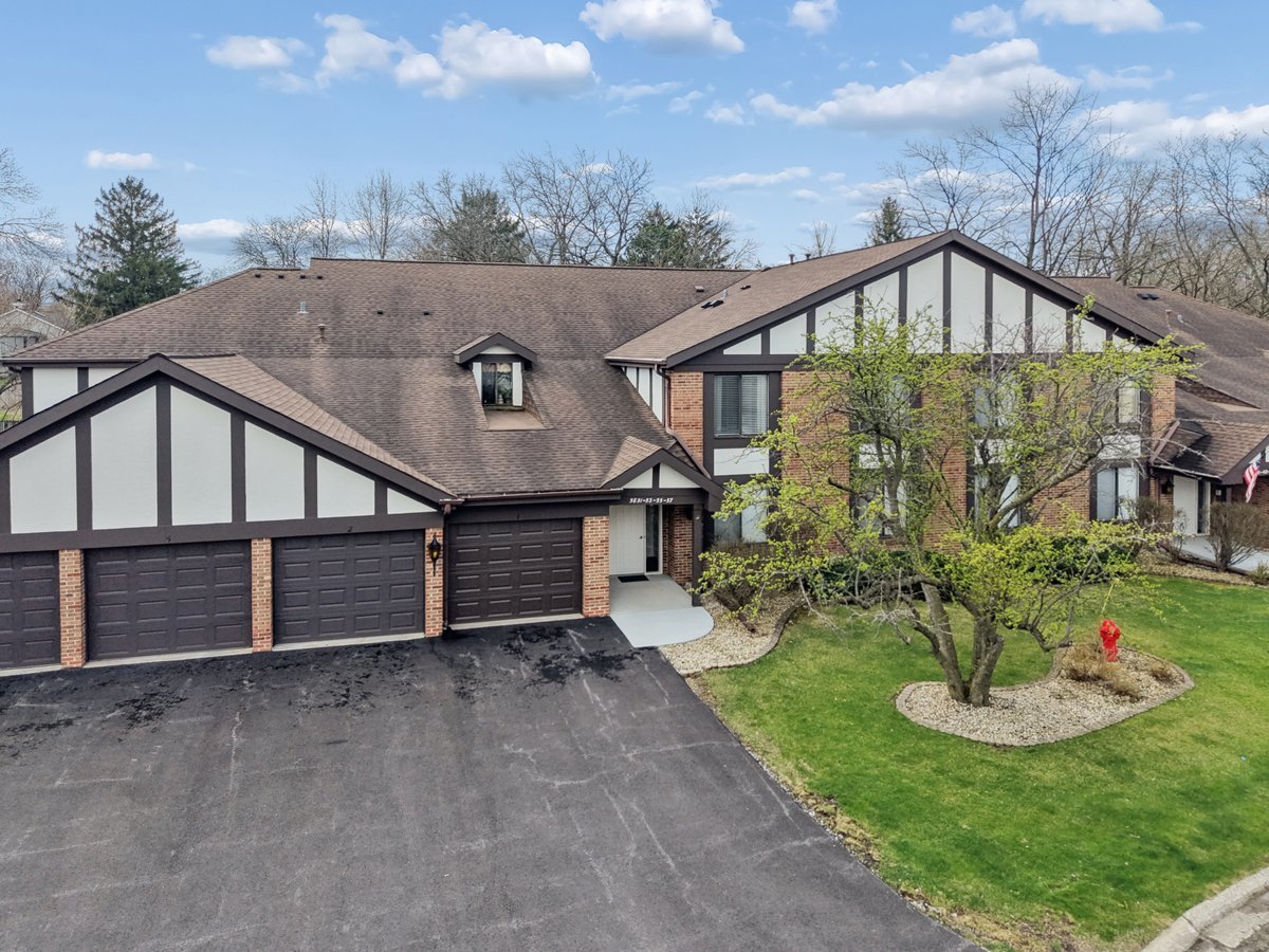 5851 Doe Circle #5851, Westmont, IL 60559