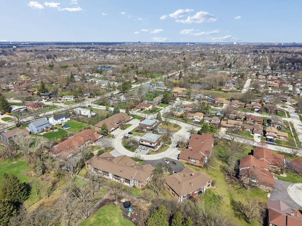 5851 Doe Circle #5851, Westmont, IL 60559