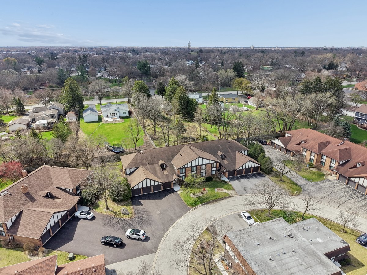 5851 Doe Circle #5851, Westmont, IL 60559