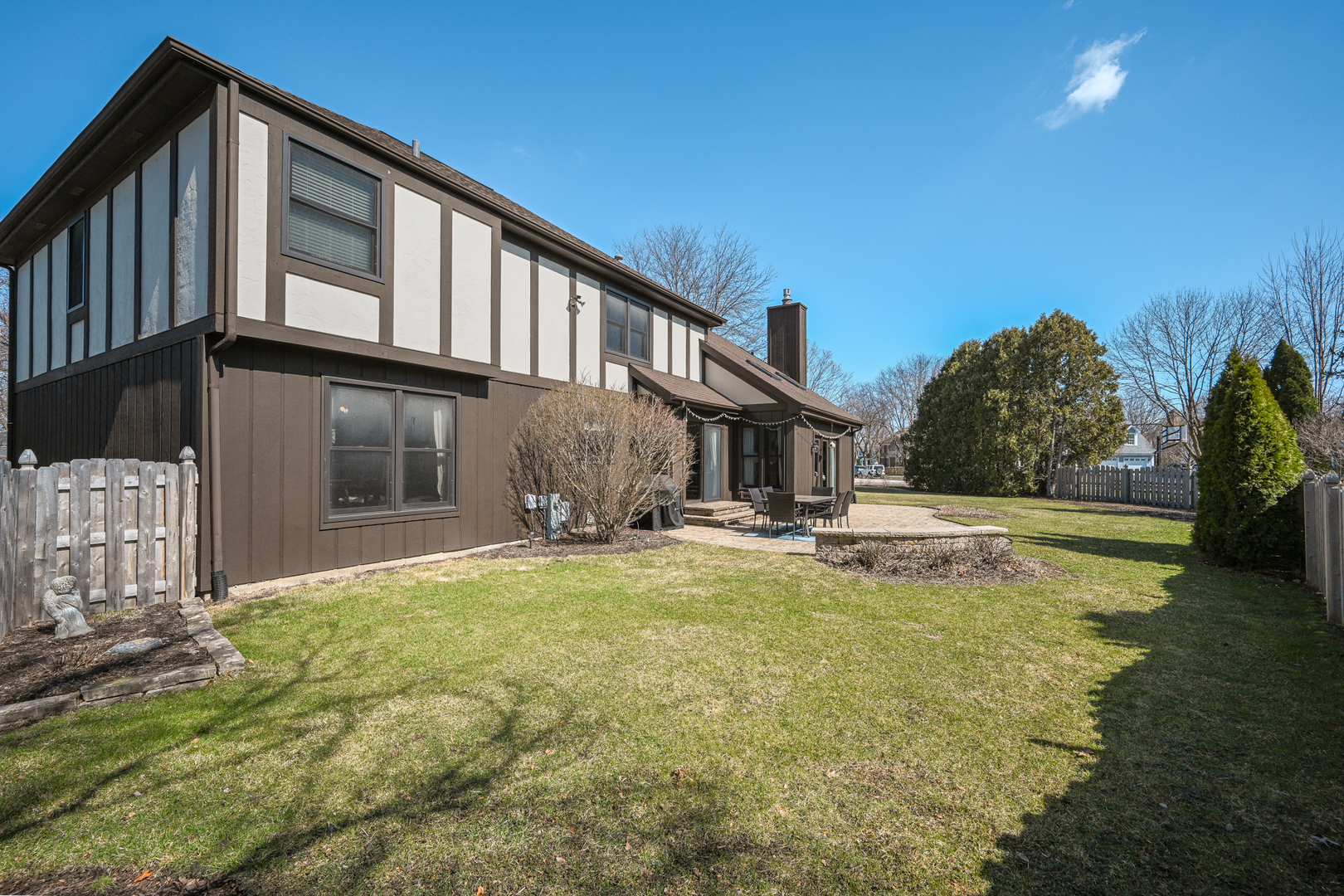 2012 Somerset Lane, Wheaton, IL 60189