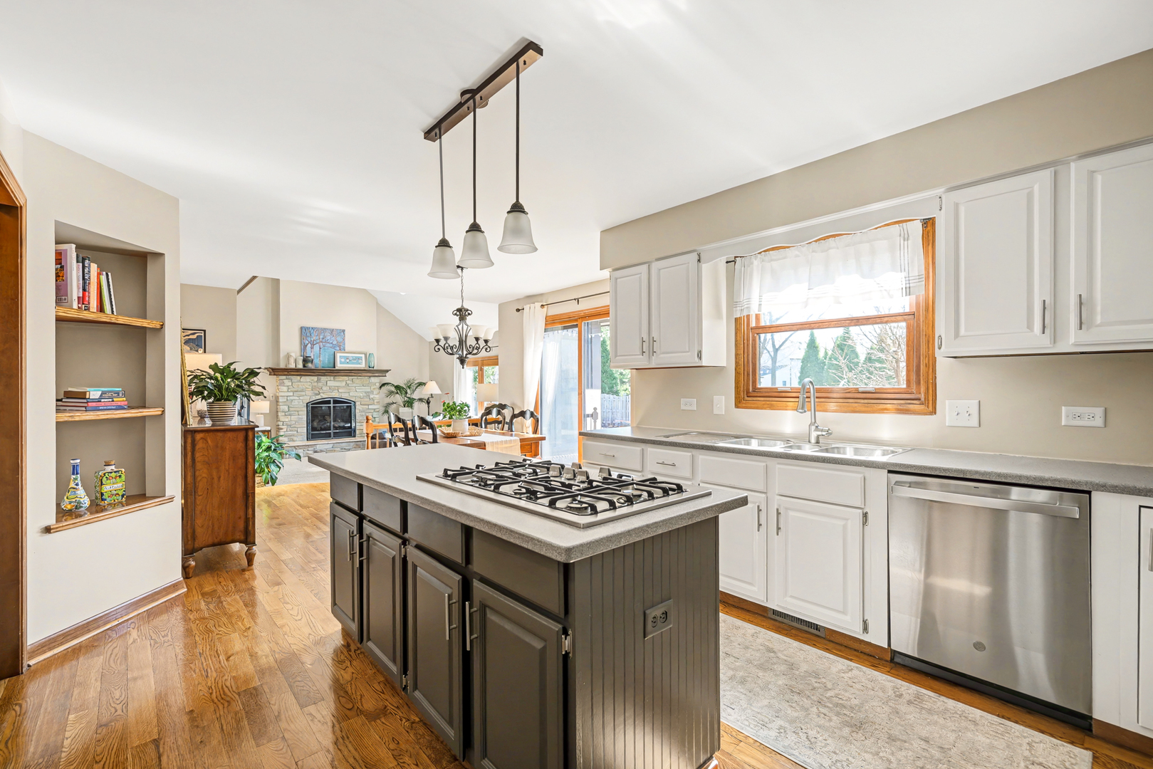 2012 Somerset Lane, Wheaton, IL 60189