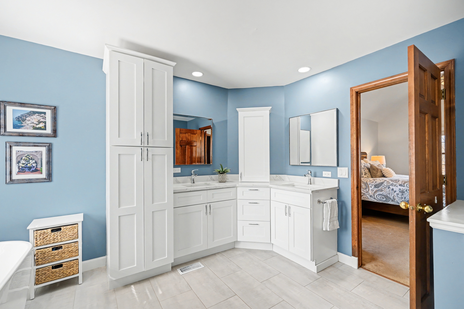 2012 Somerset Lane, Wheaton, IL 60189