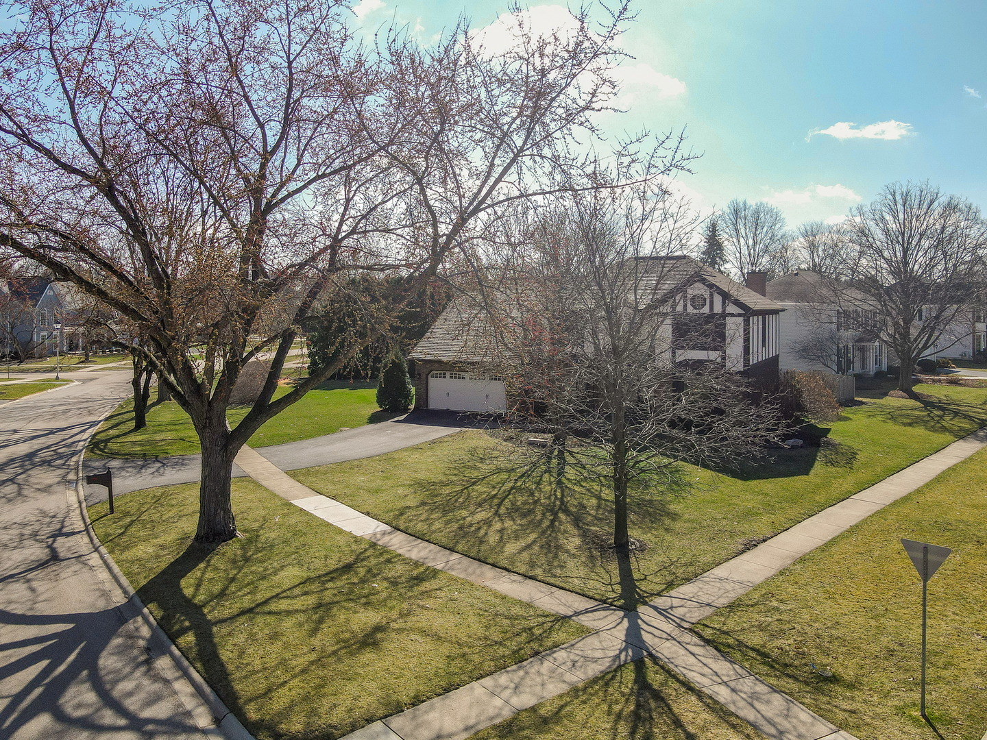 2012 Somerset Lane, Wheaton, IL 60189