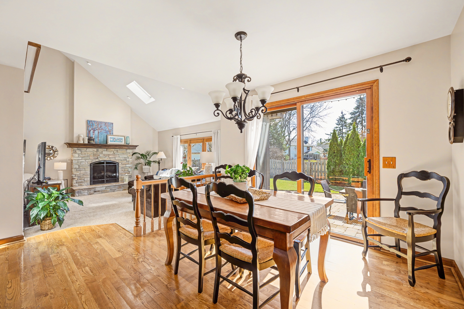 2012 Somerset Lane, Wheaton, IL 60189