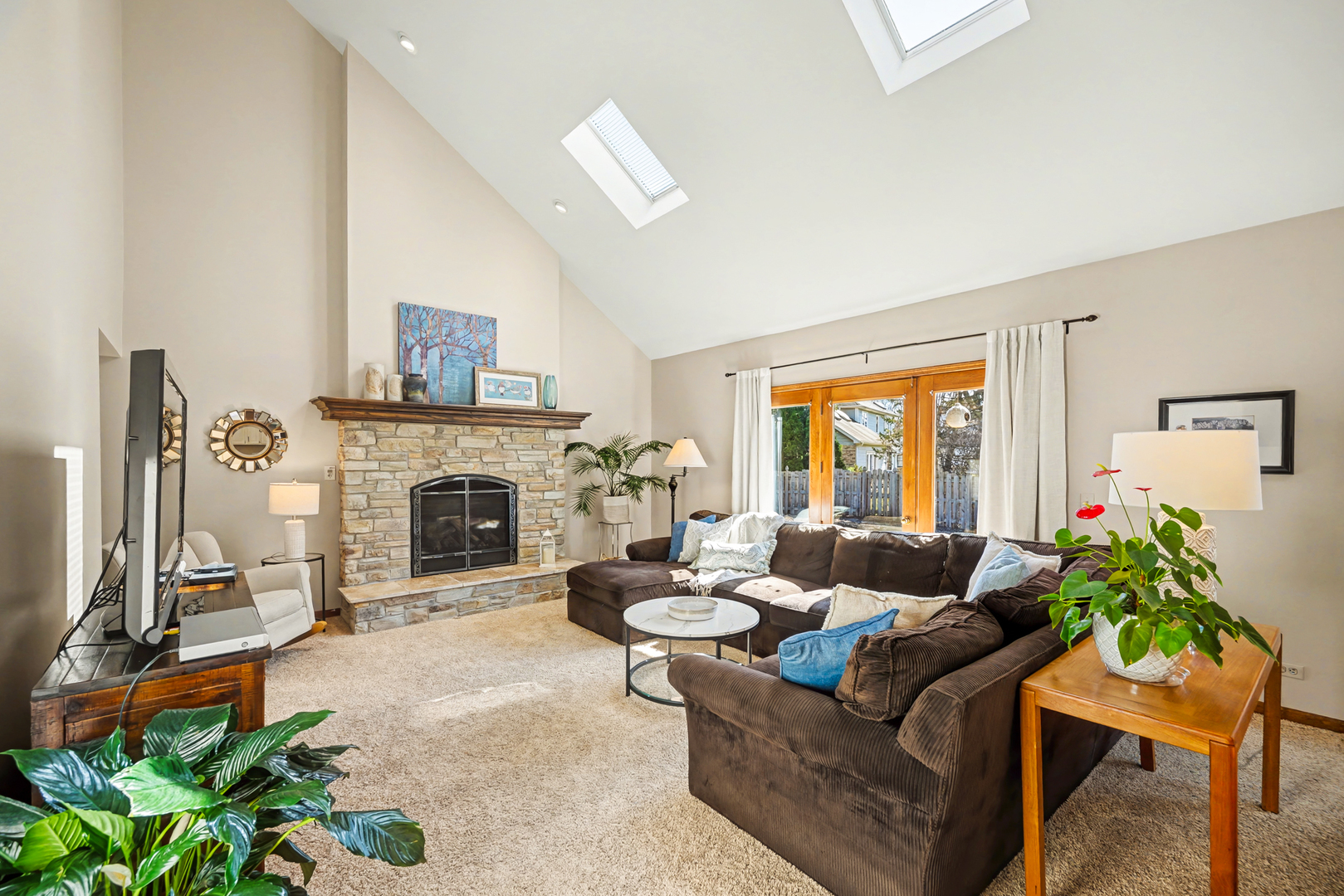 2012 Somerset Lane, Wheaton, IL 60189