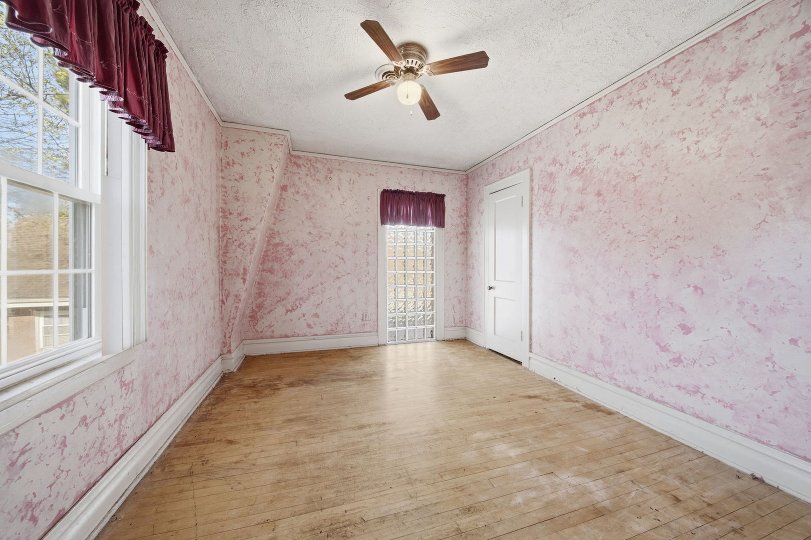 15 E 155th Street, Harvey, IL 60426