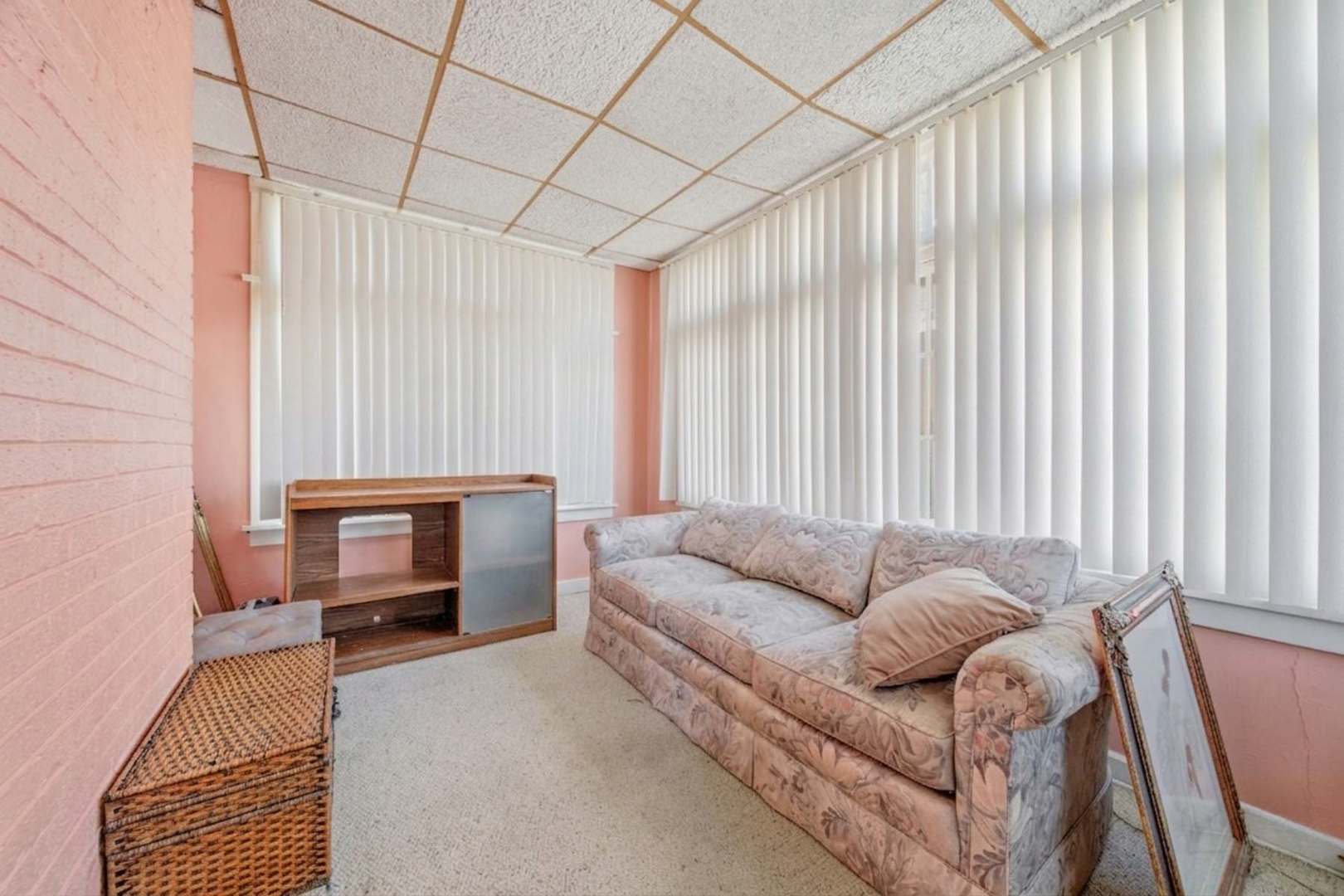 15 E 155th Street, Harvey, IL 60426