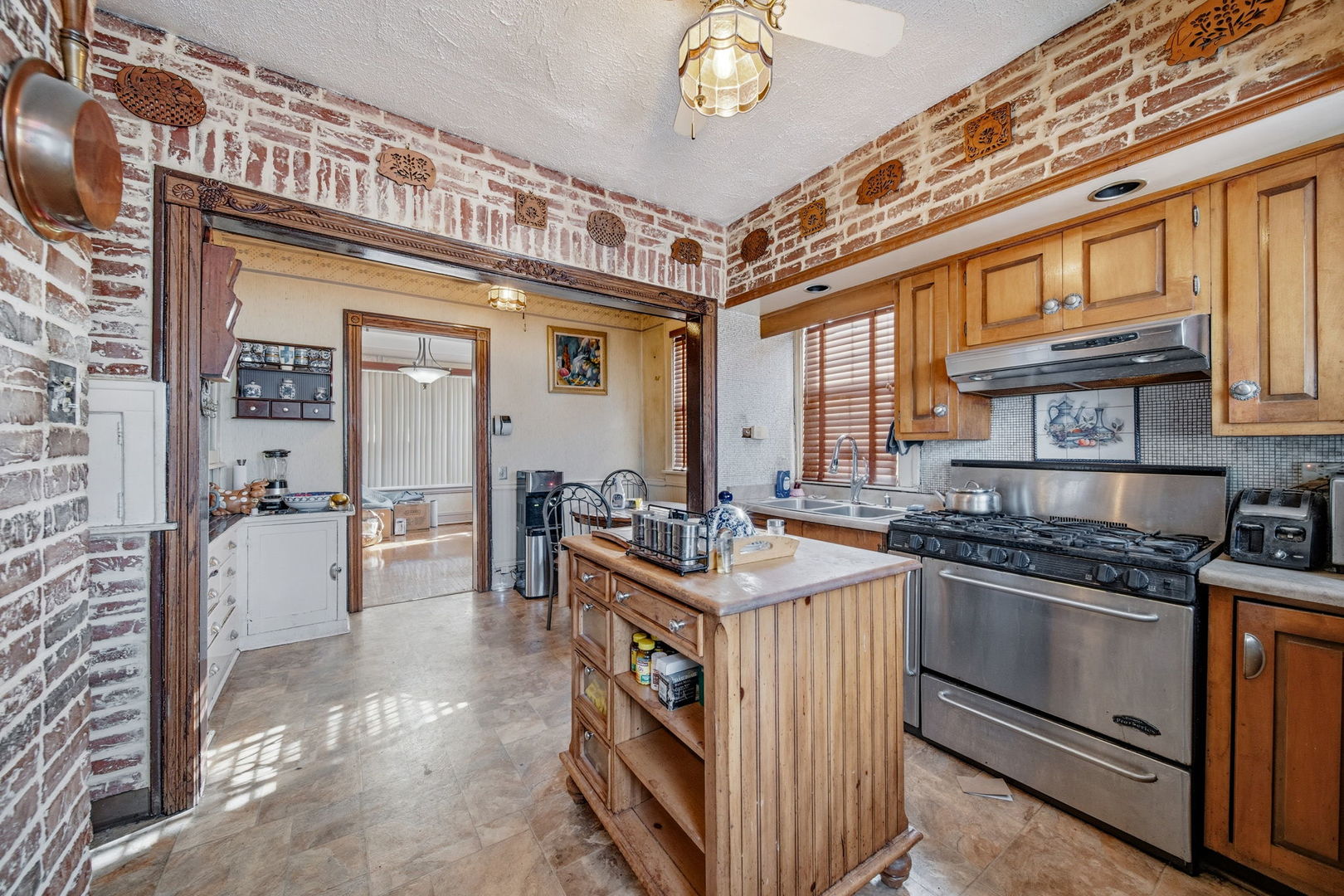 15 E 155th Street, Harvey, IL 60426