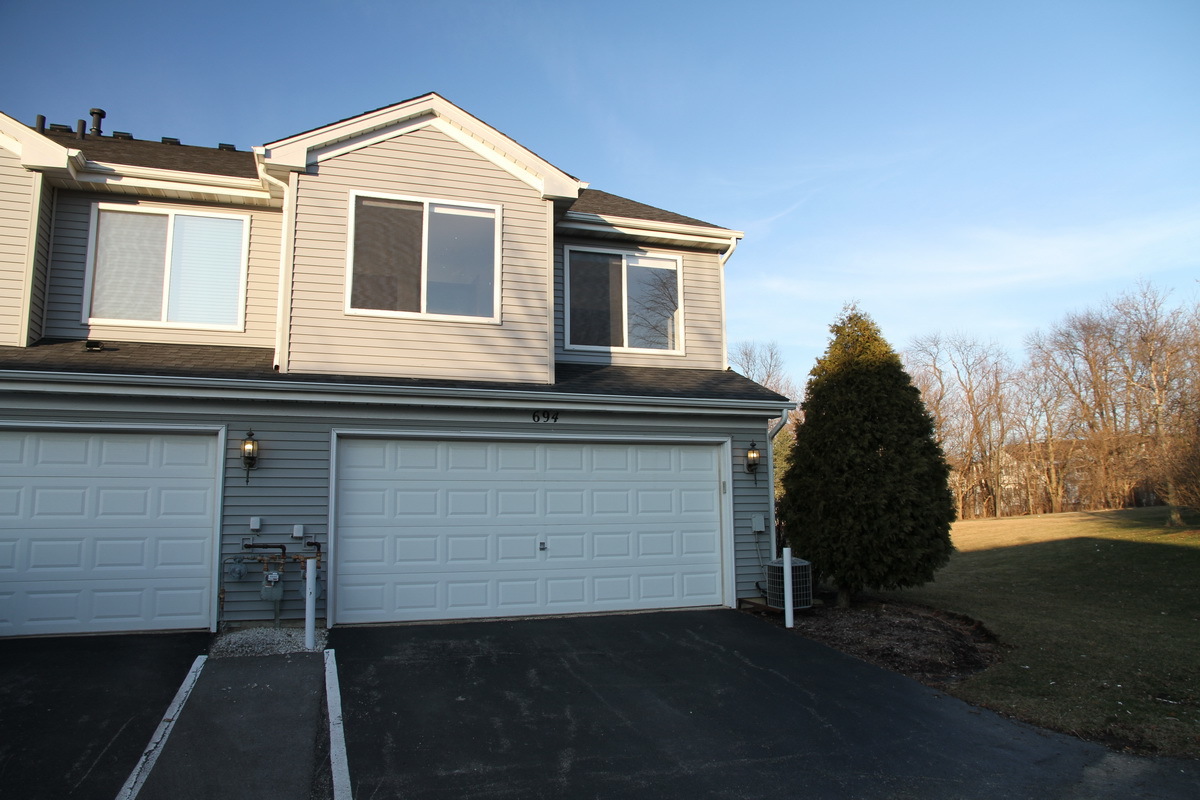 694 Lincoln Station Drive #694, Oswego, IL 60543