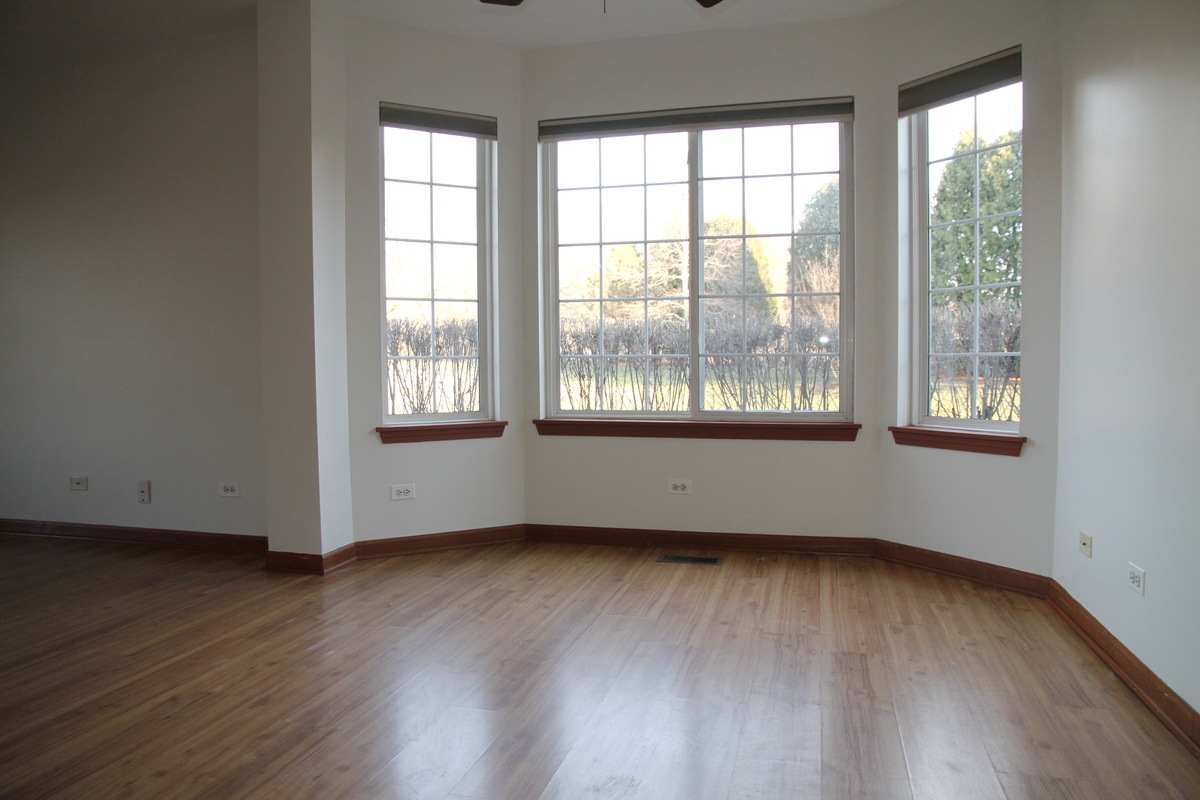 694 Lincoln Station Drive #694, Oswego, IL 60543