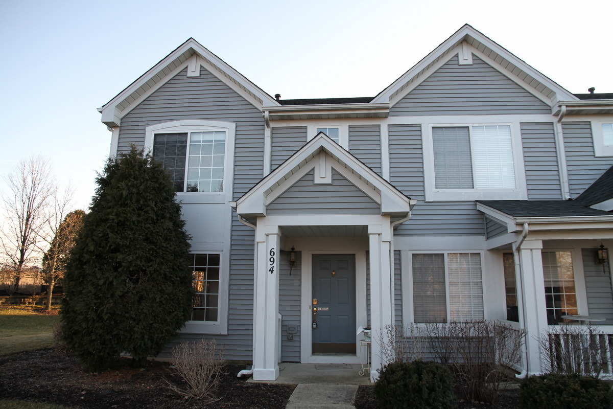 694 Lincoln Station Drive #694, Oswego, IL 60543