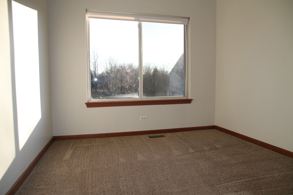 694 Lincoln Station Drive #694, Oswego, IL 60543