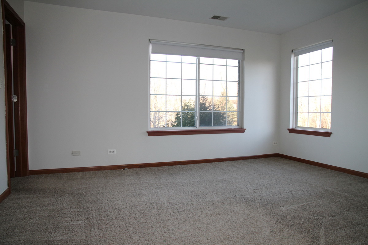 694 Lincoln Station Drive #694, Oswego, IL 60543