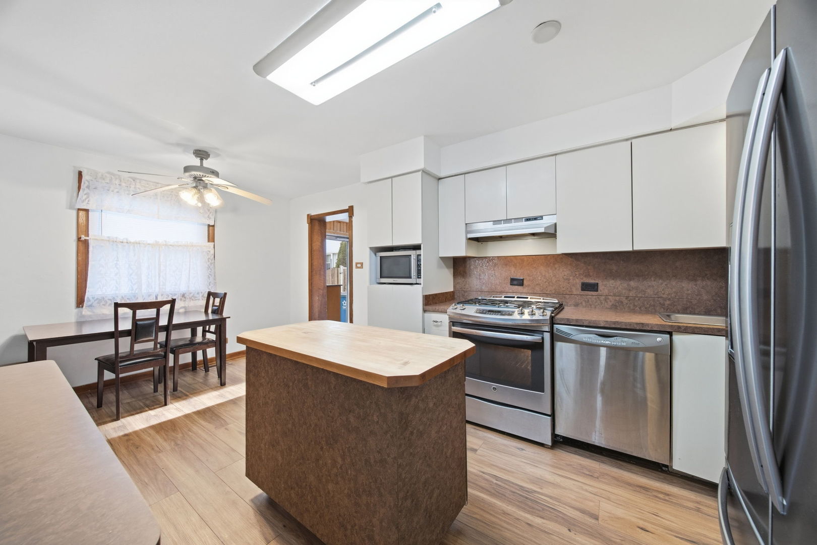 14426 Springfield Avenue, Midlothian, IL 60445