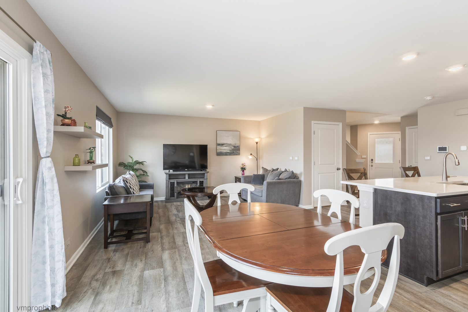 724 Wellington Lane, Cary, IL 60013