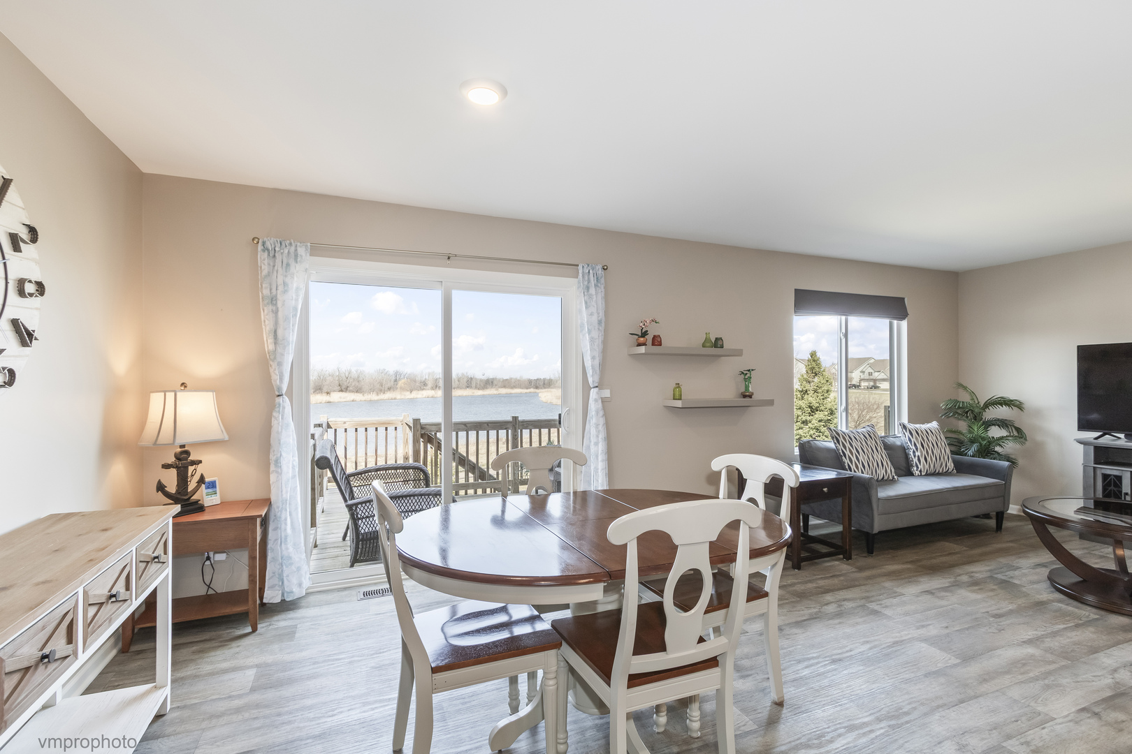 724 Wellington Lane, Cary, IL 60013