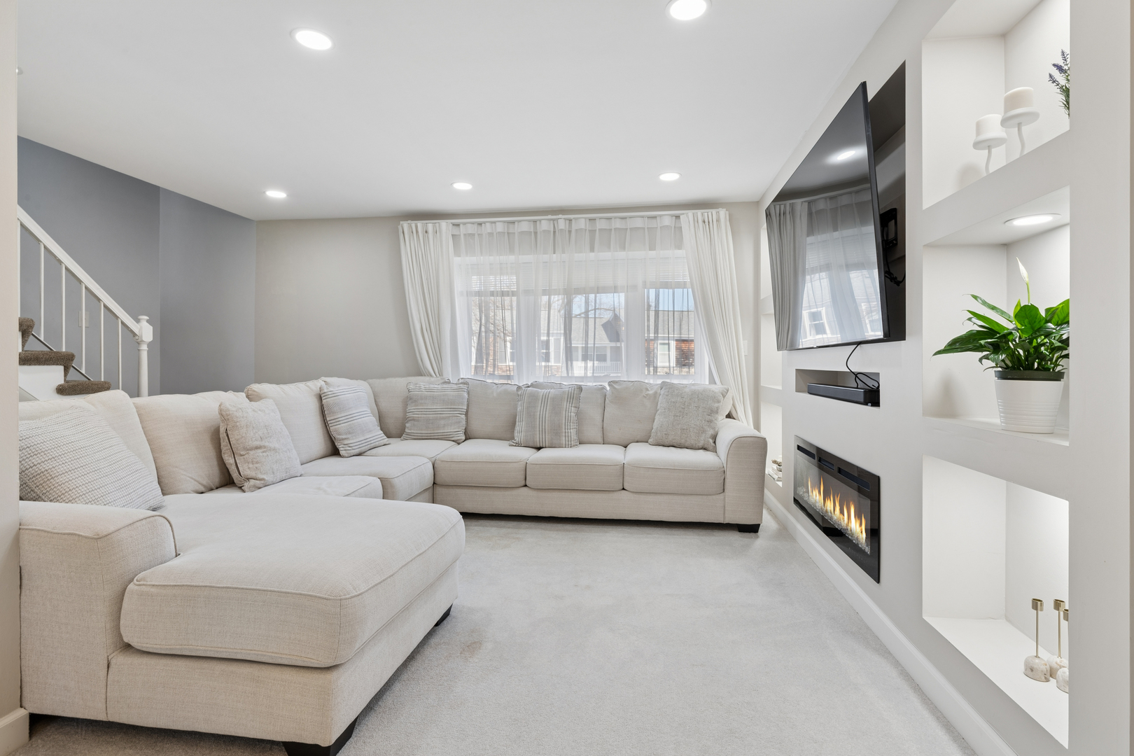 1936 Whitingham Lane, Hoffman Estates, IL 60169