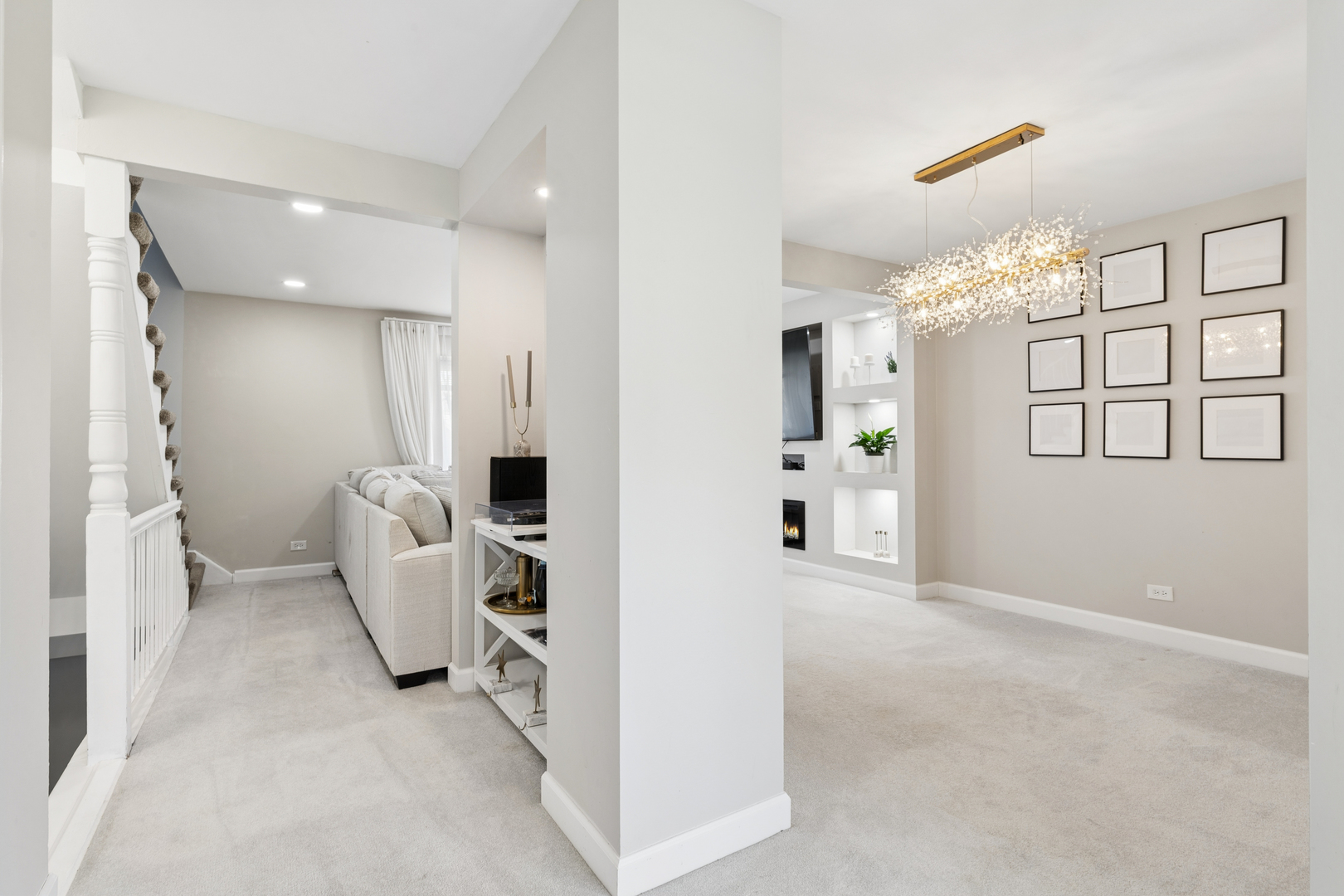 1936 Whitingham Lane, Hoffman Estates, IL 60169