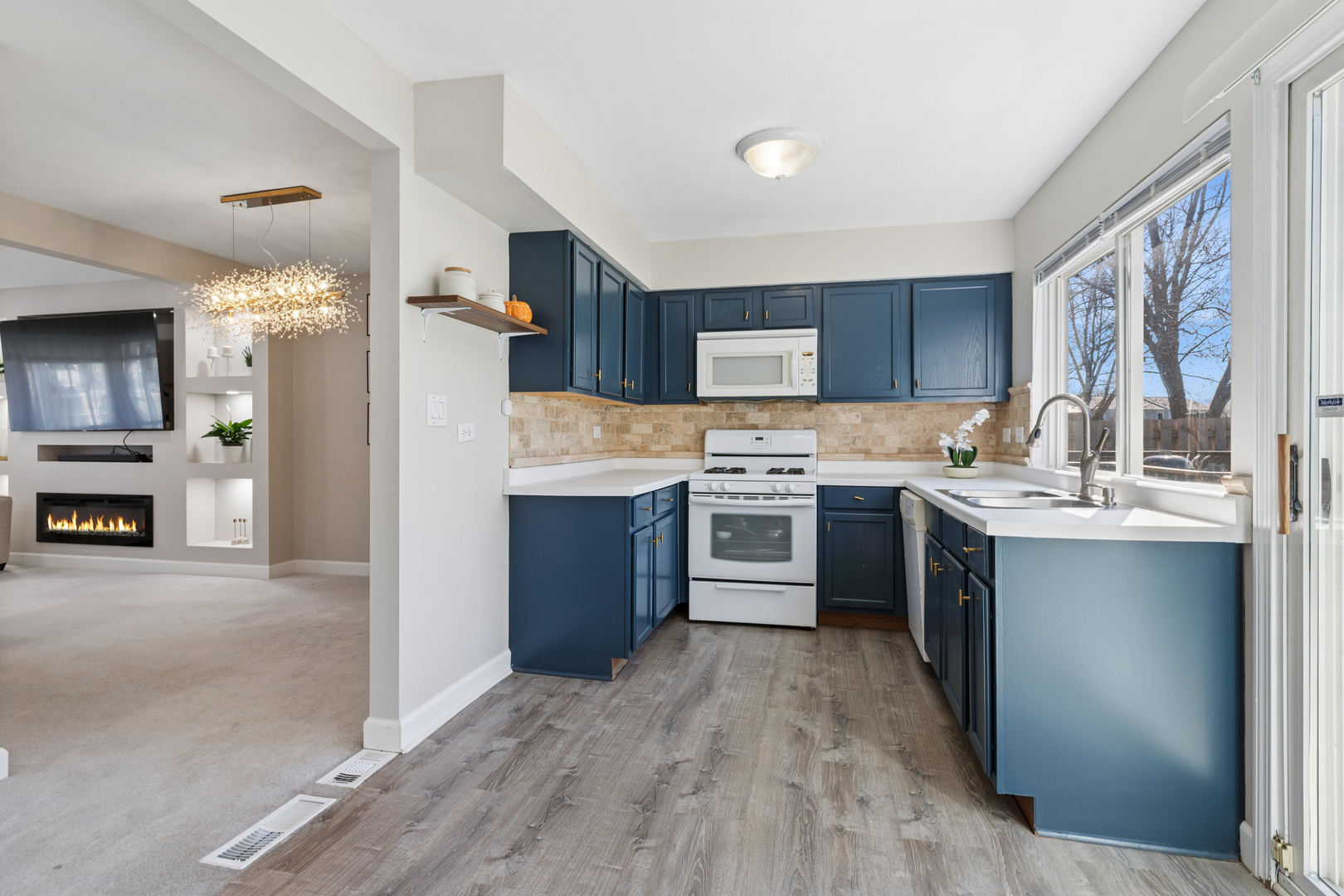 1936 Whitingham Lane, Hoffman Estates, IL 60169