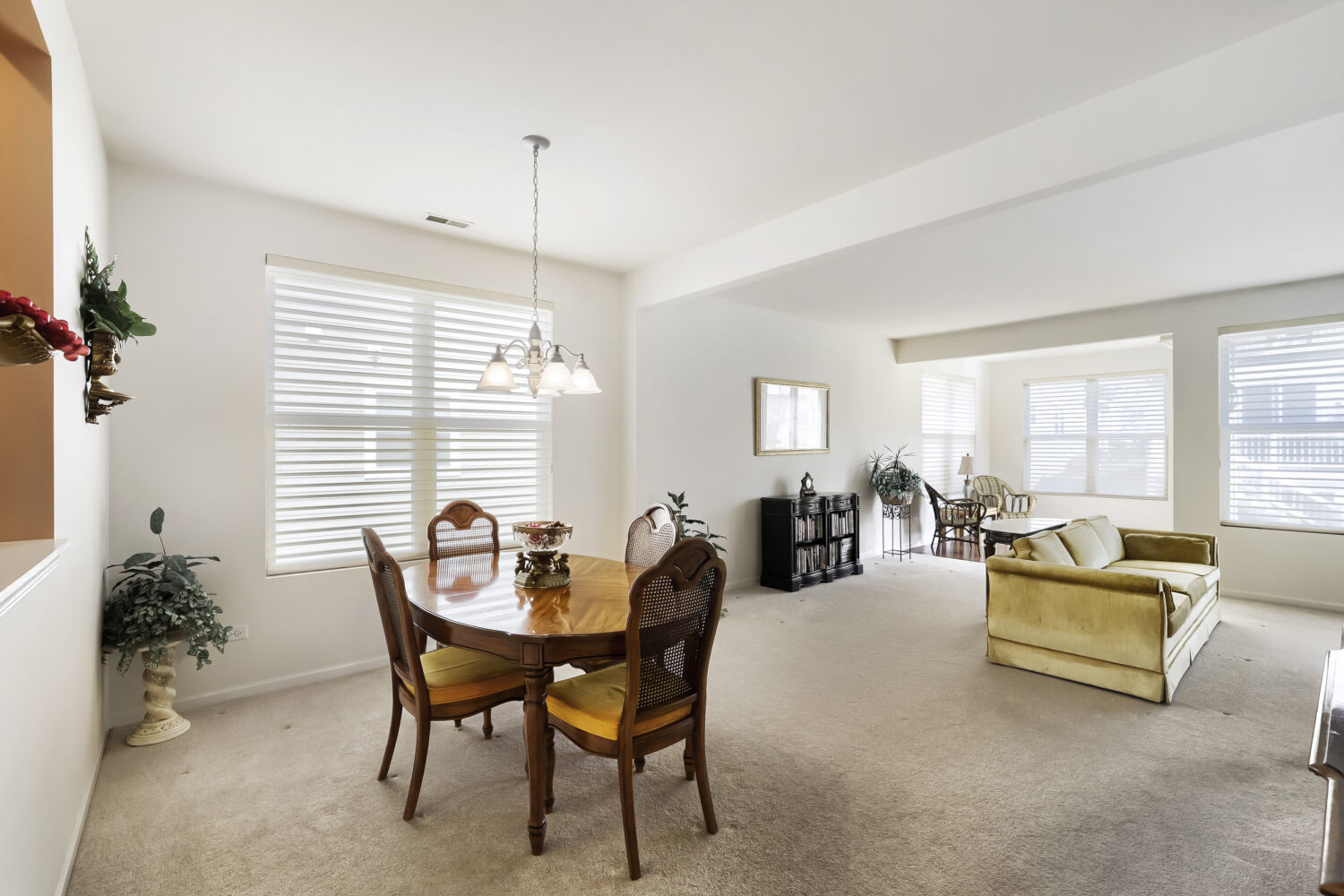 3321 Rockwell Circle, Mundelein, IL 60060