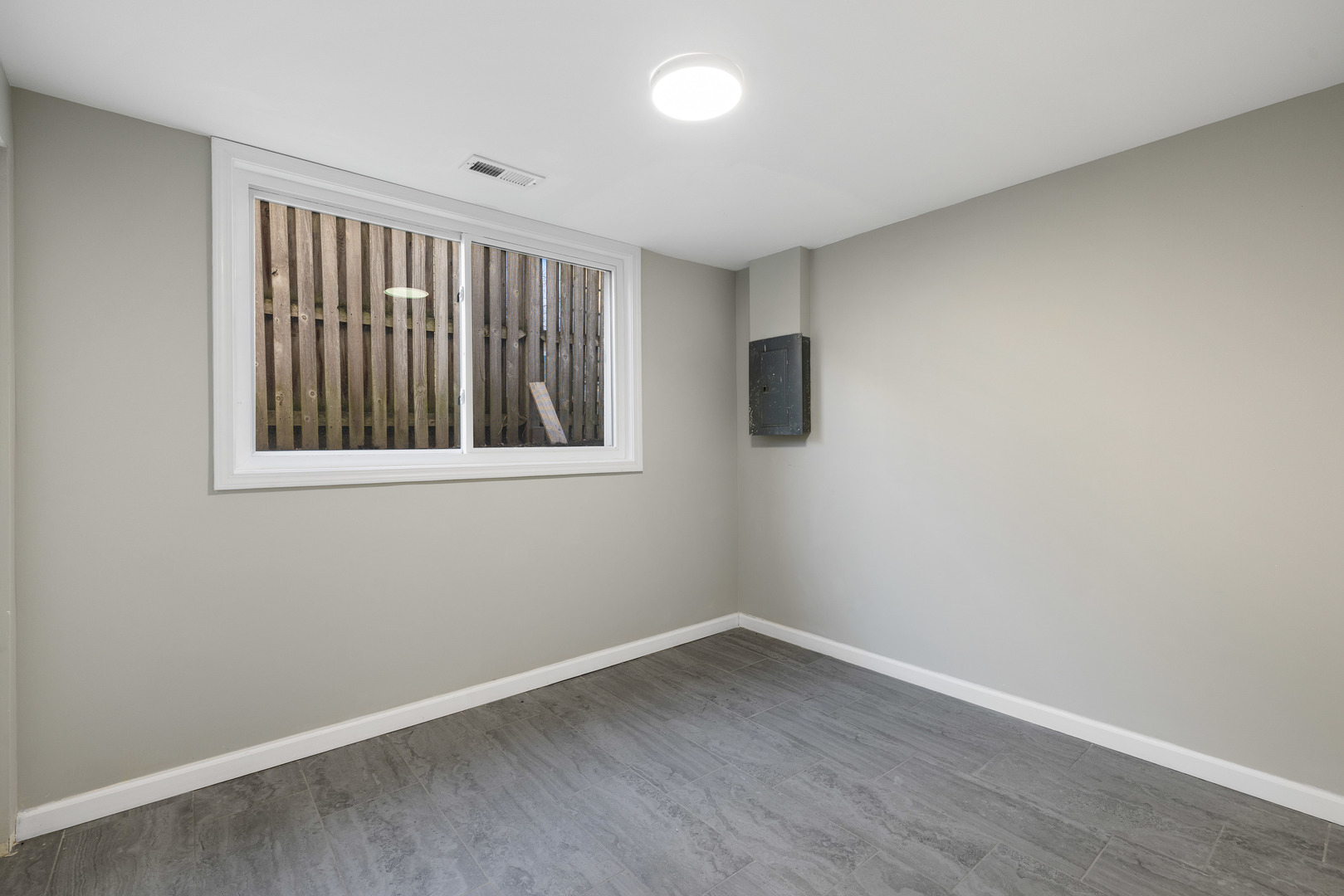 222 Pell Avenue, Romeoville, IL 60446