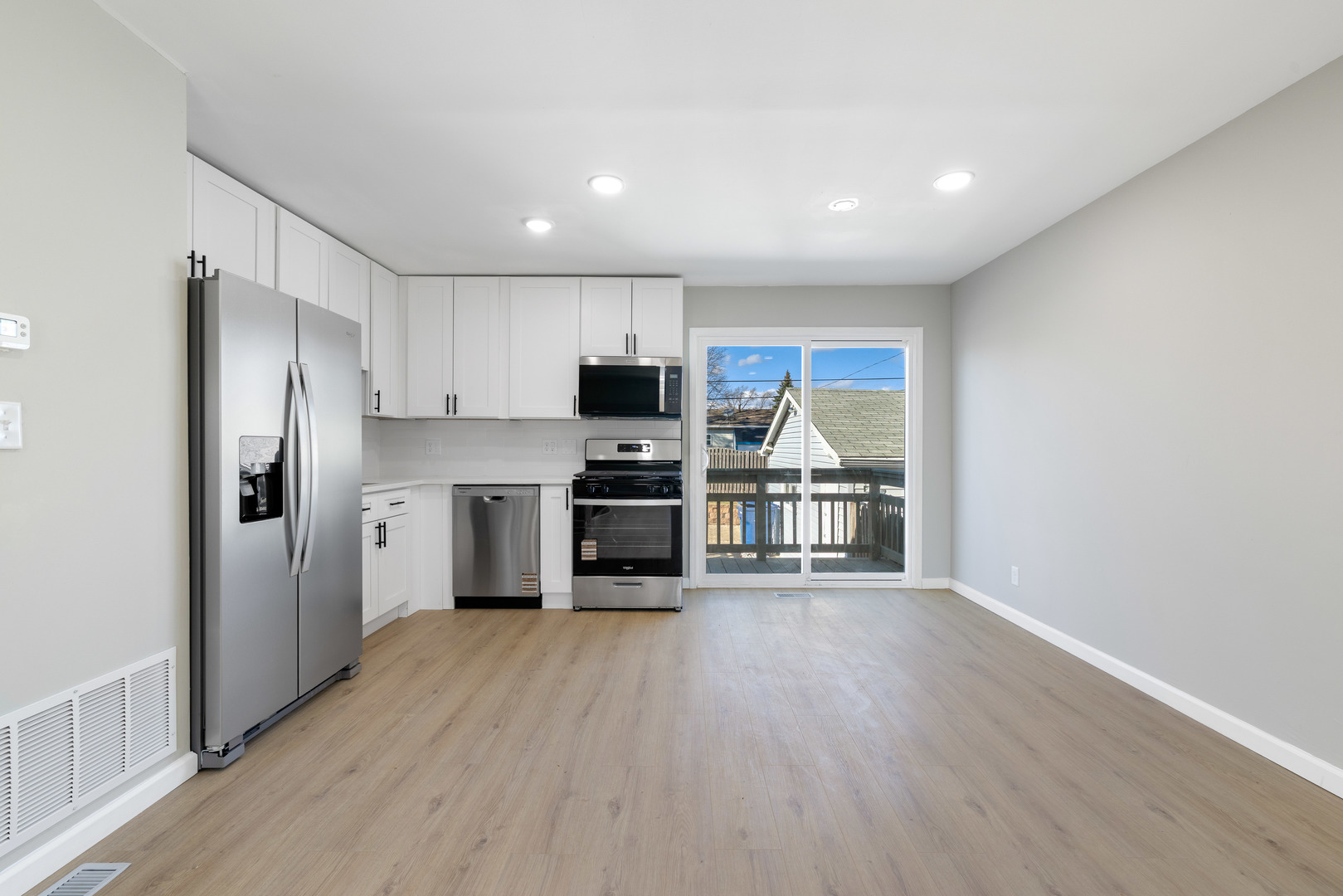 222 Pell Avenue, Romeoville, IL 60446