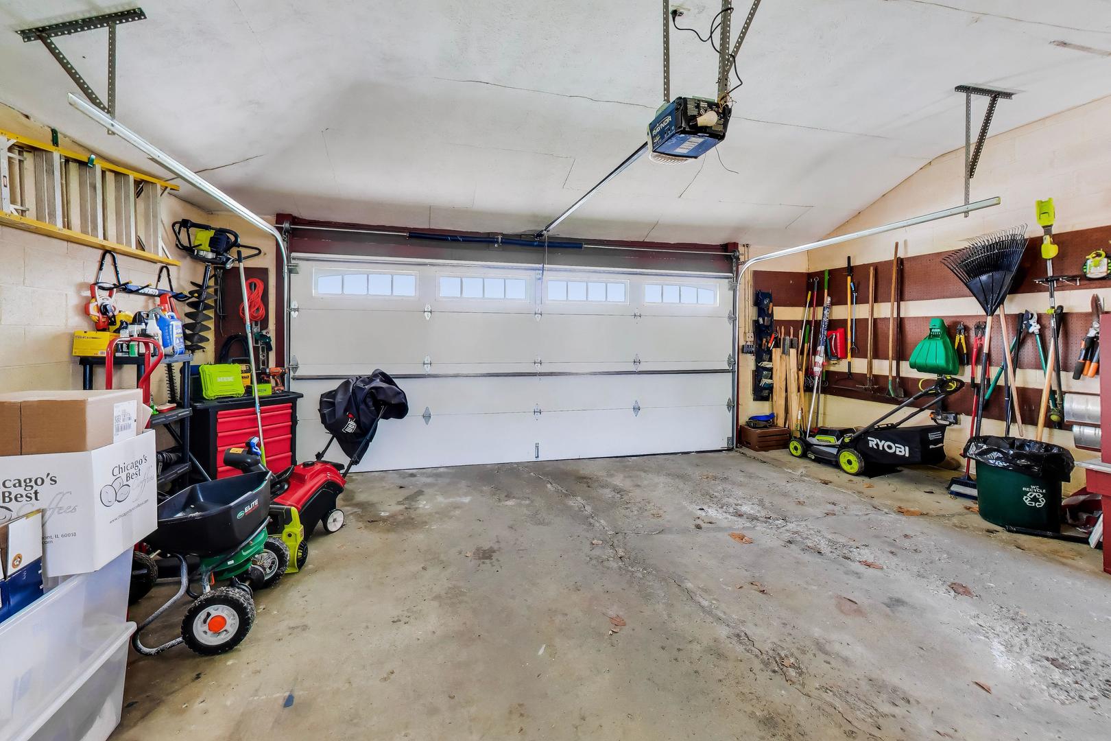 8124 W Courtland Avenue, Harwood Heights, IL 60706