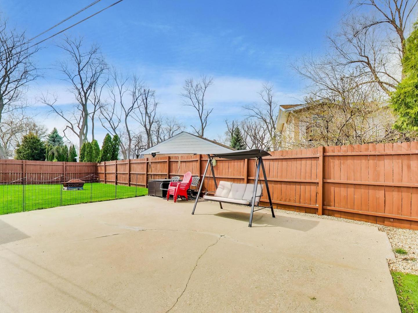 8124 W Courtland Avenue, Harwood Heights, IL 60706