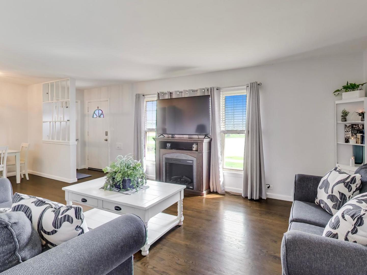 8124 W Courtland Avenue, Harwood Heights, IL 60706