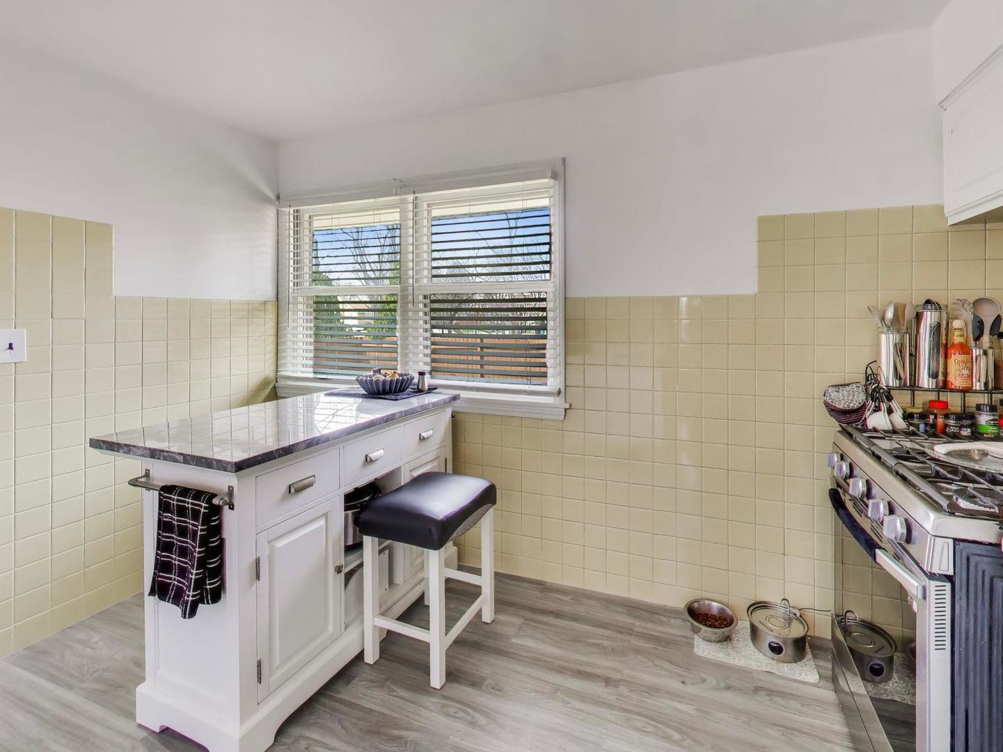 8124 W Courtland Avenue, Harwood Heights, IL 60706