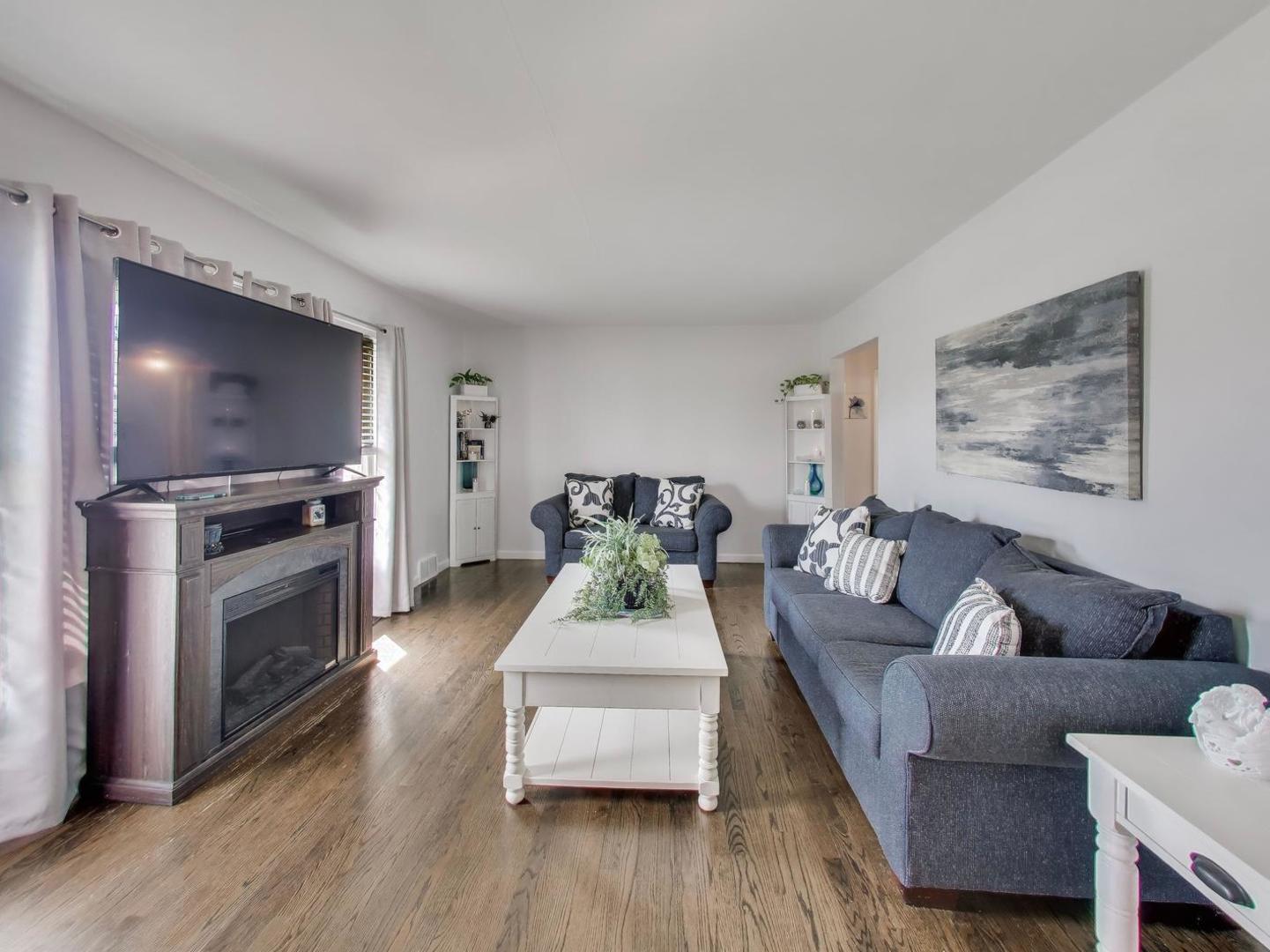 8124 W Courtland Avenue, Harwood Heights, IL 60706