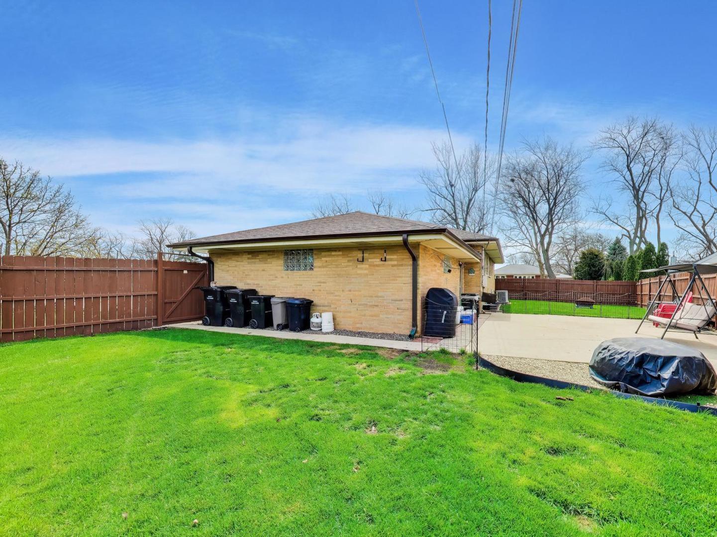 8124 W Courtland Avenue, Harwood Heights, IL 60706