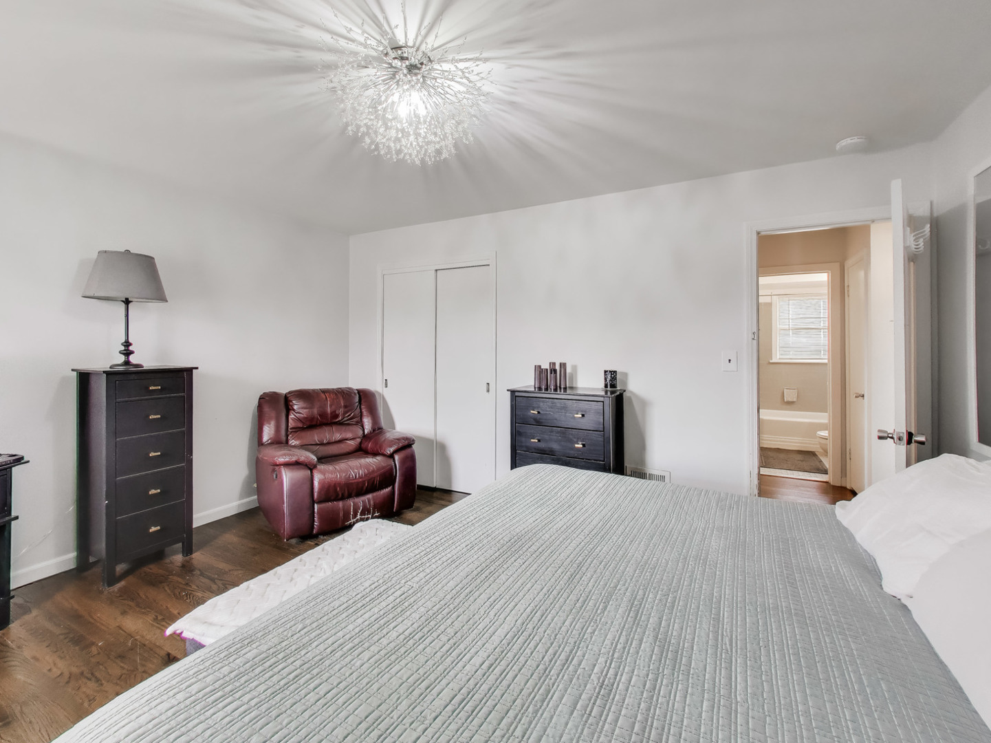 8124 W Courtland Avenue, Harwood Heights, IL 60706