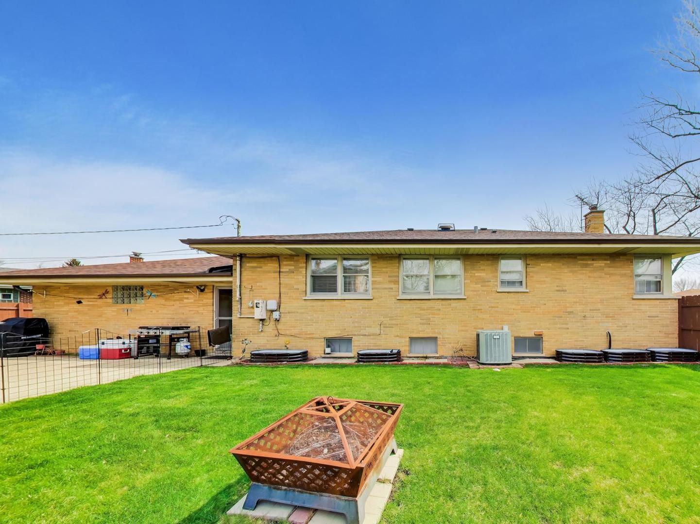 8124 W Courtland Avenue, Harwood Heights, IL 60706