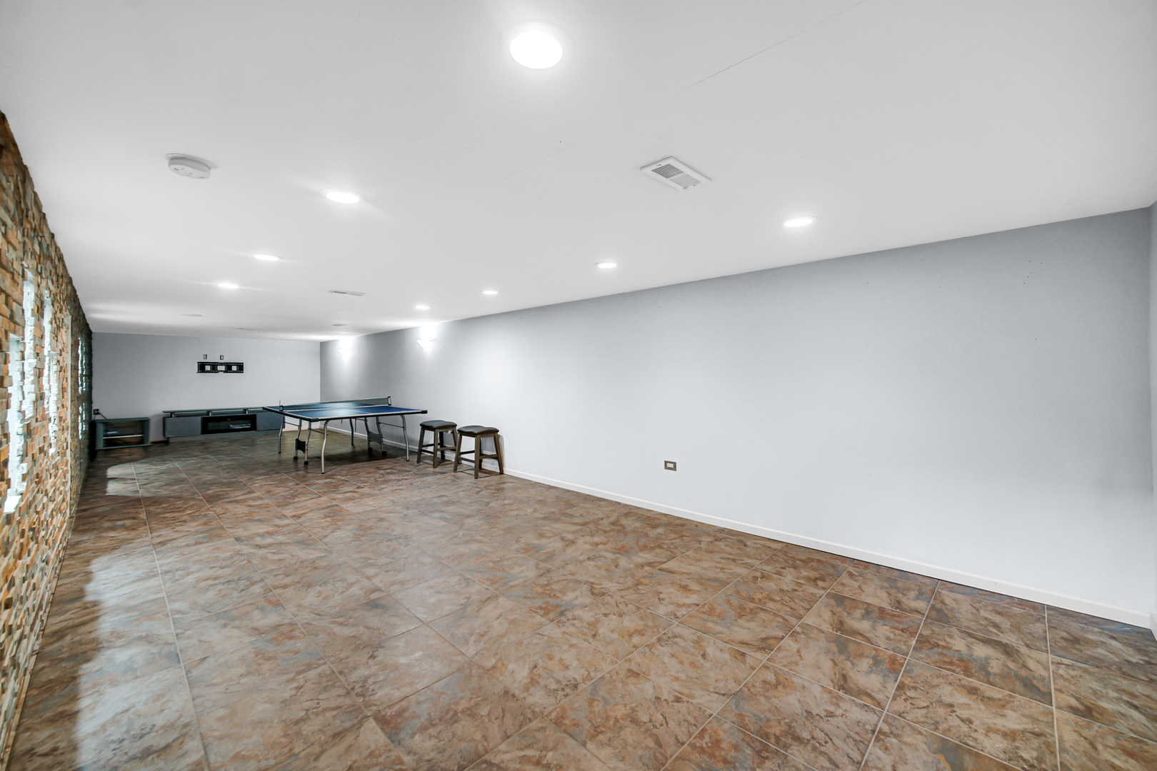 661 W Saint Aubin Drive, Addison, IL 60101